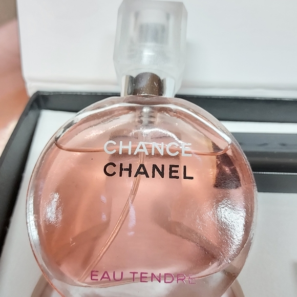 Great Christmas Gift🎁 CHANEL 5 piece Beauty Set. Leave message if interested. - Picture 5 of 9